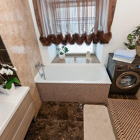 2 Bedroom/2 Bathroom Old Town 아파트
