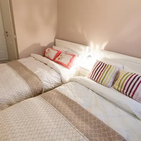2 Bedroom/2 Bathroom Old Town 아파트
