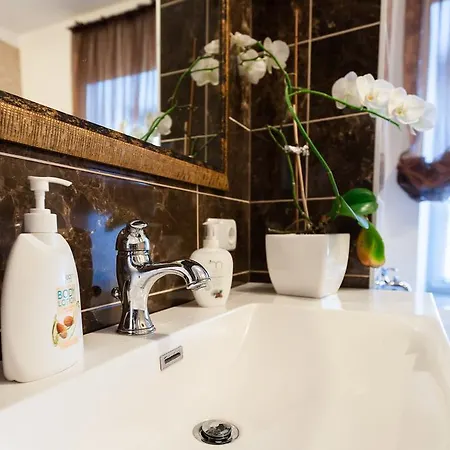 2 Bedroom/2 Bathroom Old Town *