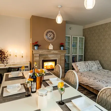 2 Bedroom/2 Bathroom Old Town 아파트