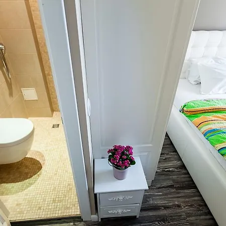 아파트 2 Bedroom/2 Bathroom Old Town *