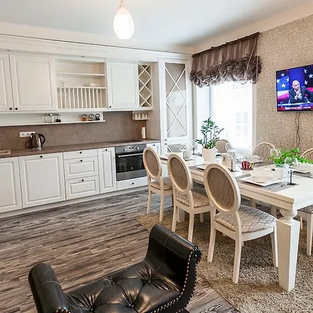 2 Bedroom/2 Bathroom Old Town