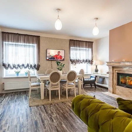 아파트 2 Bedroom/2 Bathroom Old Town