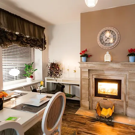 아파트 2 Bedroom/2 Bathroom Old Town *