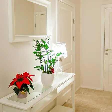 2 Bedroom/2 Bathroom Old Town 아파트