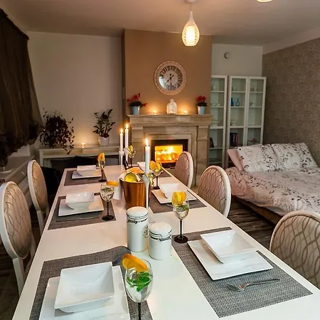 2 Bedroom/2 Bathroom Old Town